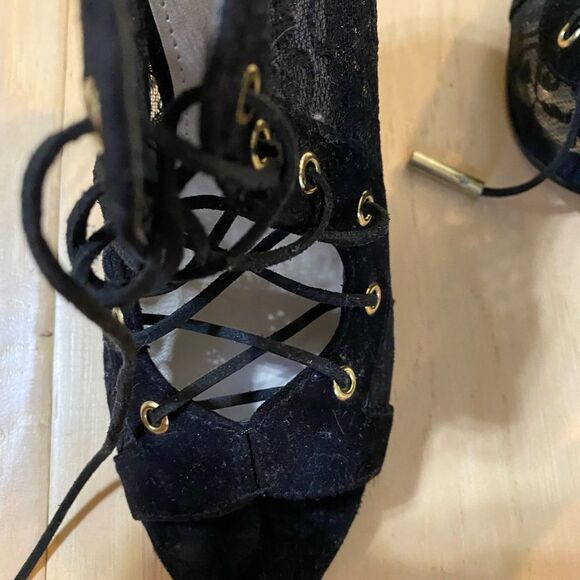 Victoria’s Secret Lace up black Ankle booties. Excellent condition. Size 7 - Picture 12 of 12
